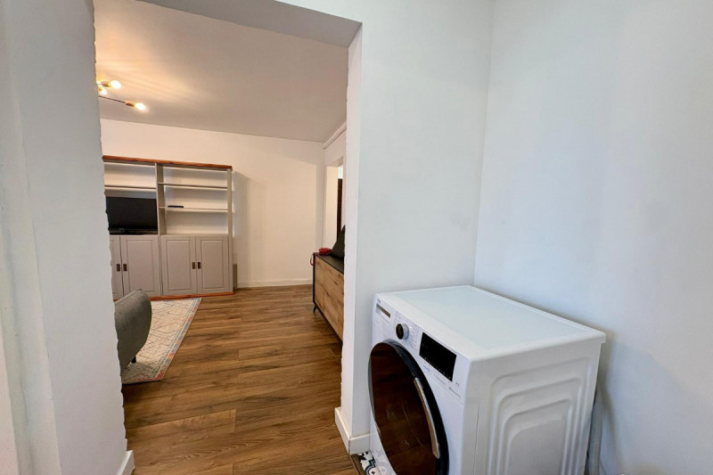 Victoriei - V.Micle 20, apartament 2 camere, mobilat si utilat, 40 mp, etaj 10.