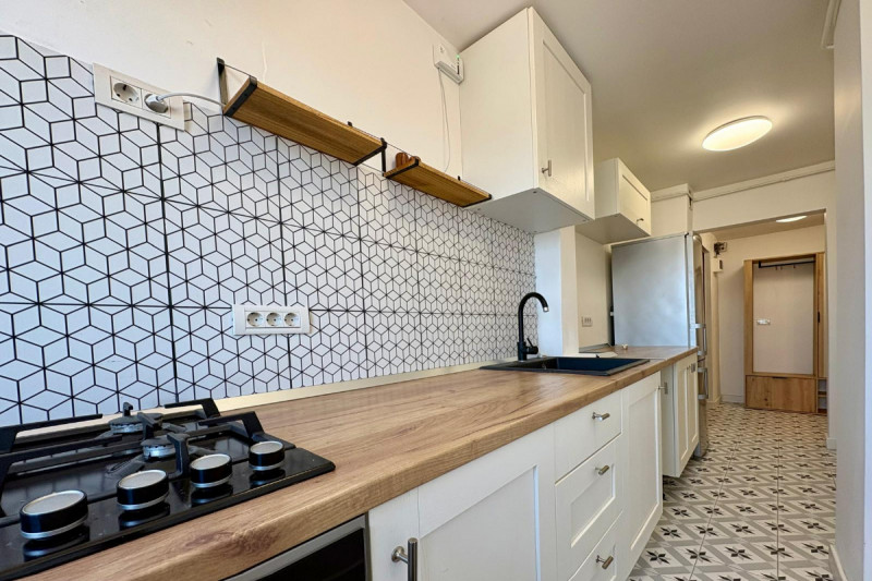 Victoriei - V.Micle 20, apartament 2 camere, mobilat si utilat, 40 mp, etaj 10.