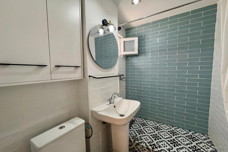 Victoriei - V.Micle 20, apartament 2 camere, mobilat si utilat, 40 mp, etaj 10.