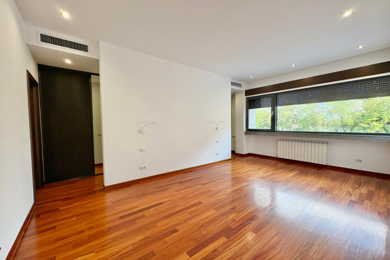 Dorobanti - Apartament 4 camere, 155 mp, cu parcare proprie.