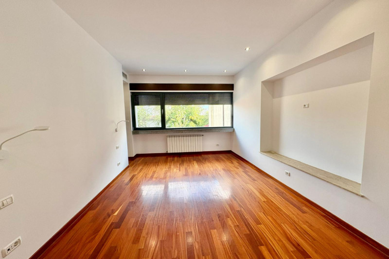 Dorobanti - Apartament 4 camere, 155 mp, cu parcare proprie.