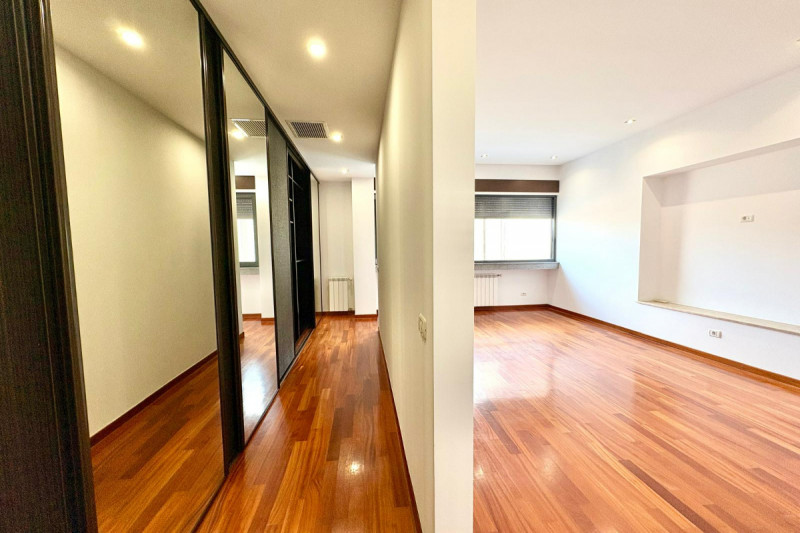 Dorobanti - Apartament 4 camere, 155 mp, cu parcare proprie.