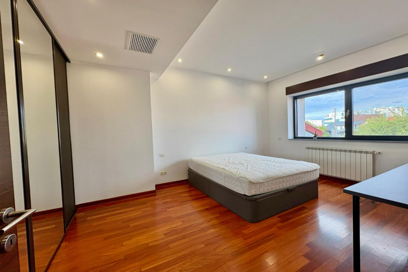 Dorobanti - Apartament 4 camere, 155 mp, cu parcare proprie.