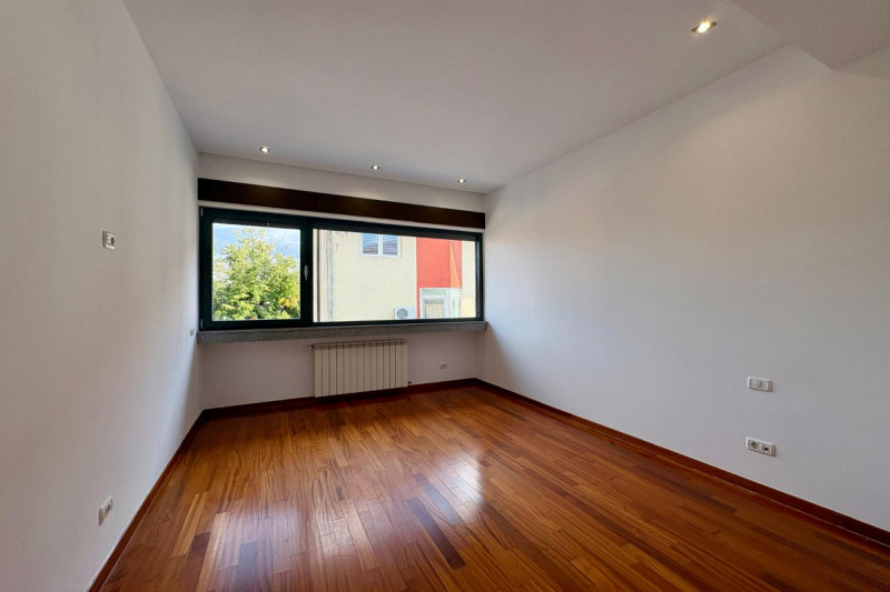 Dorobanti - Apartament 4 camere, 155 mp, cu parcare proprie.