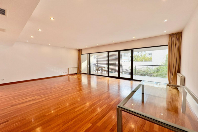 Dorobanti - Apartament 4 camere, 155 mp, cu parcare proprie.