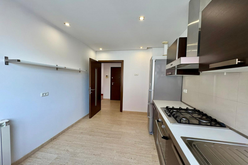 Dorobanti - Apartament 4 camere, 155 mp, cu parcare proprie.