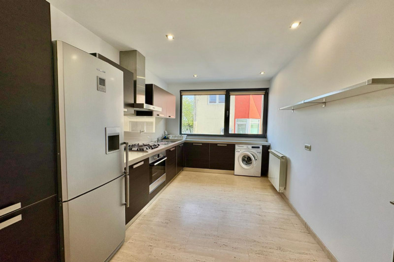 Dorobanti - Apartament 4 camere, 155 mp, cu parcare proprie.