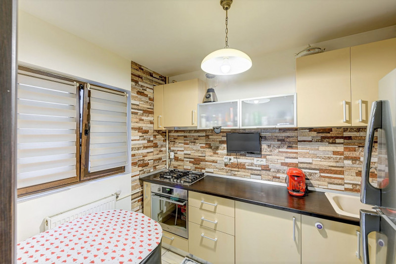 PRECONTRACT SEMNAT: Trestiana, Apartament 3 camere impecabil, cu parcare.