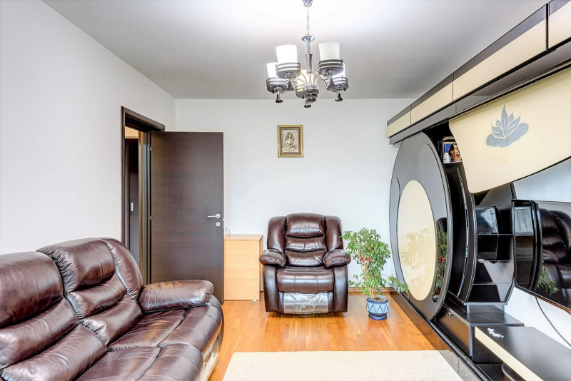 PRECONTRACT SEMNAT: Trestiana, Apartament 3 camere impecabil, cu parcare.
