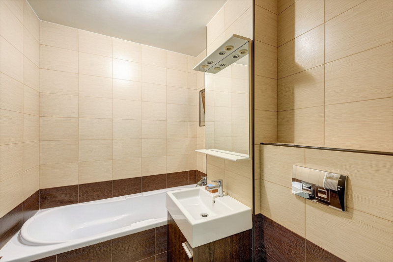PRECONTRACT SEMNAT: Trestiana, Apartament 3 camere impecabil, cu parcare.