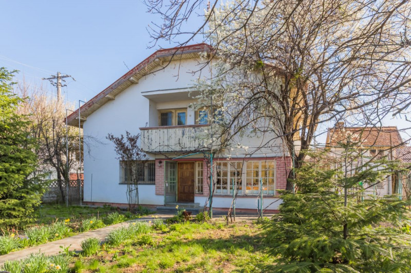 Afumati – Str.Fagului, Casa 5 camere si garaj, 244 mp, cu teren 600 mp.