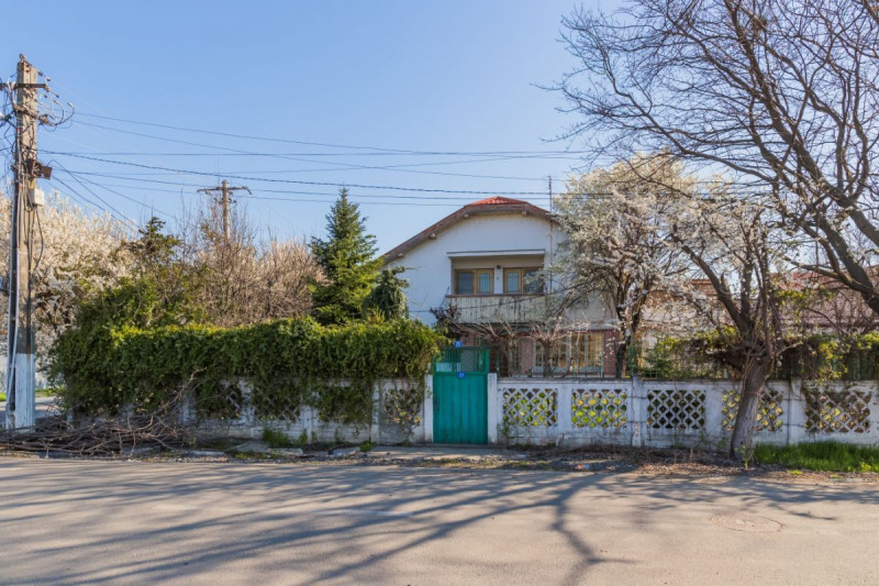 Afumati – Str.Fagului, Casa 5 camere si garaj, 244 mp, cu teren 600 mp.