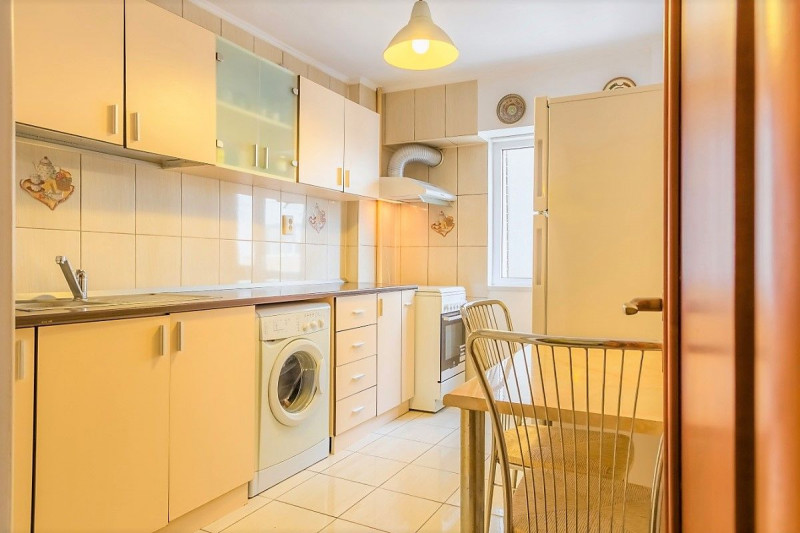 Dorobantilor – ASE, Apartament 4 camere, boxa, imobil din 1980, 94 mp. 