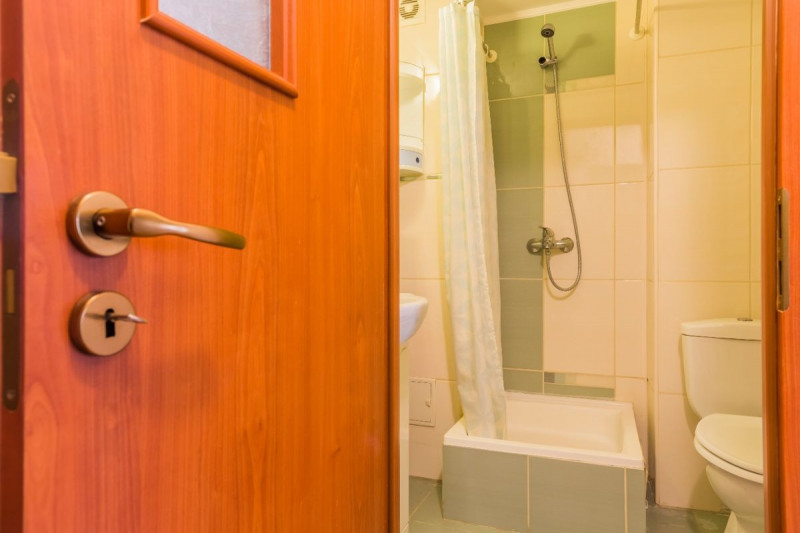 Dorobantilor – ASE, Apartament 4 camere, boxa, imobil din 1980, 94 mp. 